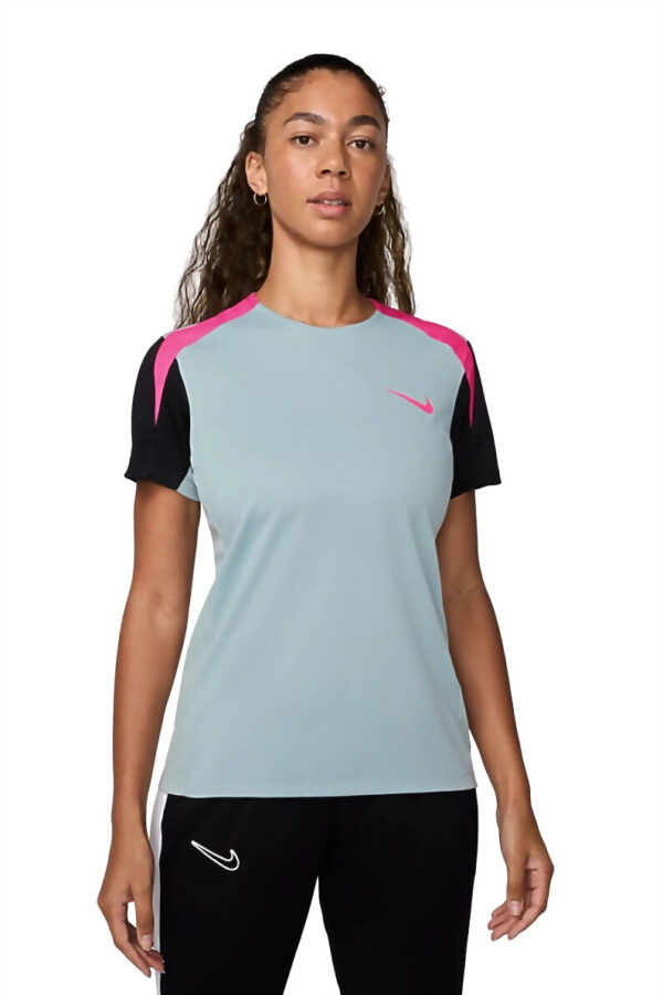 Tişört Nike Dri-FIT Strike kadınlar için - nane